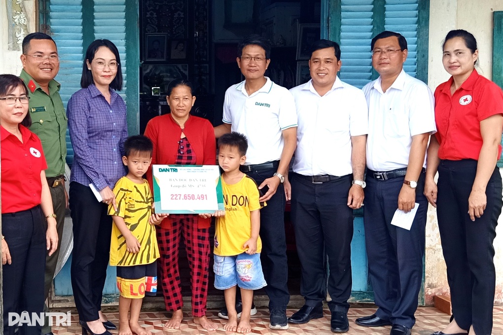 Bạn đọc giúp người mẹ tật nguyền túng quẫn và 2 con nhỏ gần 240 triệu đồng - 1 Bạn đọc giúp người mẹ tật nguyền túng quẫn và 2 con nhỏ gần 240 triệu đồng - 1