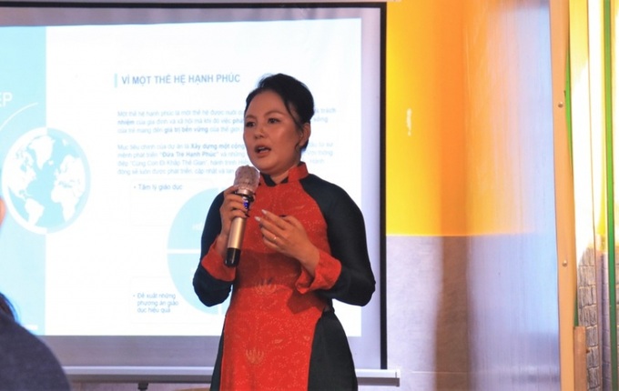 Chị Trương Ngọc Minh Đăng, nhà sáng lập dự án, chia sẻ tại buổi họp báo. Ảnh: Võ Thơ