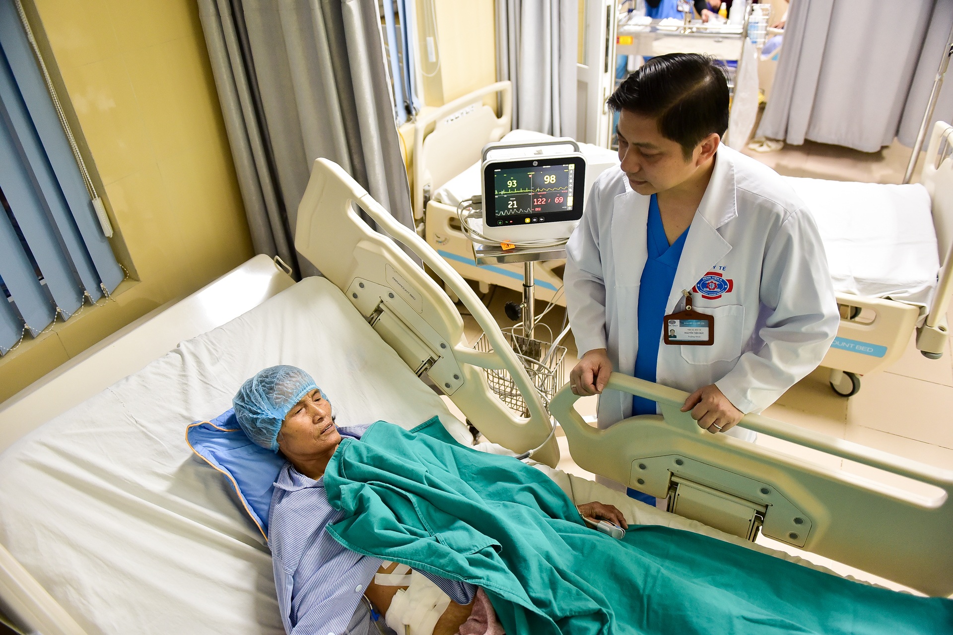 Bác sĩ hồi sức kể chuyện ngày Tết chạy đua cùng thời gian, chiến đấu với tử thần - 4 Bác sĩ hồi sức kể chuyện ngày Tết chạy đua cùng thời gian, chiến đấu với tử thần - 4
