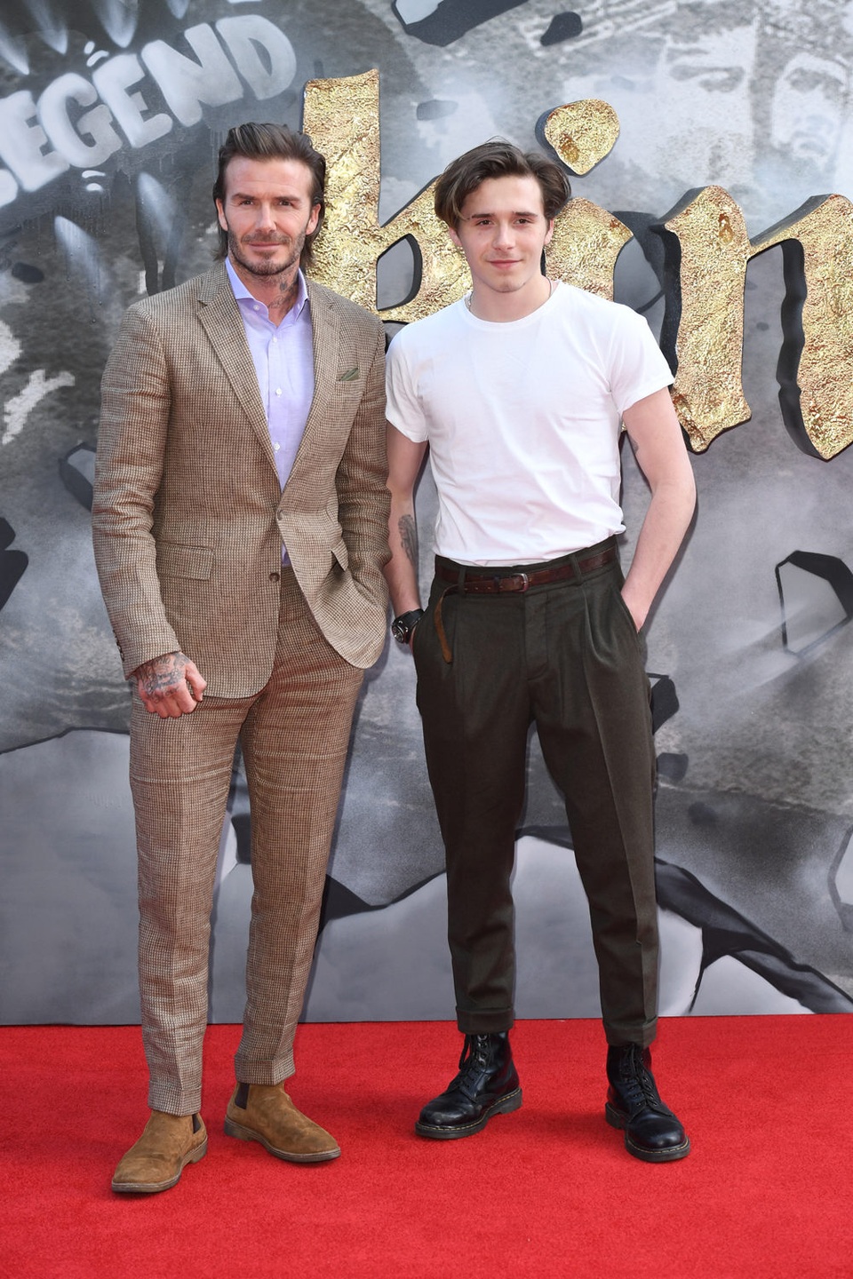 Brooklyn Beckham luôn “lấy trộm” quần áo của cha để mặc - 1