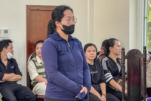 Bảo mẫu vô ý làm bé trai tử vong lĩnh 15 tháng tù