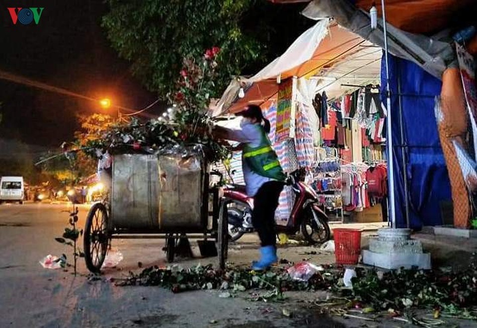Nhọc nhằn nghề lao công mùa dịch - 1 Nhọc nhằn nghề lao công mùa dịch - 1