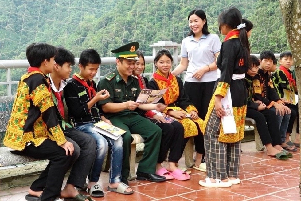 Người lính quân hàm xanh xây “cột mốc chữ” nơi đại ngàn biên giới - 2