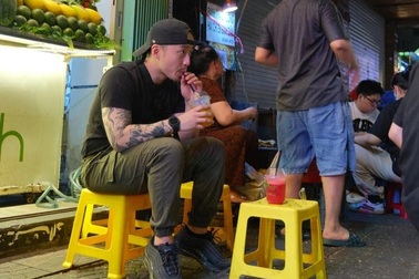 Chàng trai Canada sống ở TPHCM 2 năm, lạ với văn hóa ngủ trưa người Việt