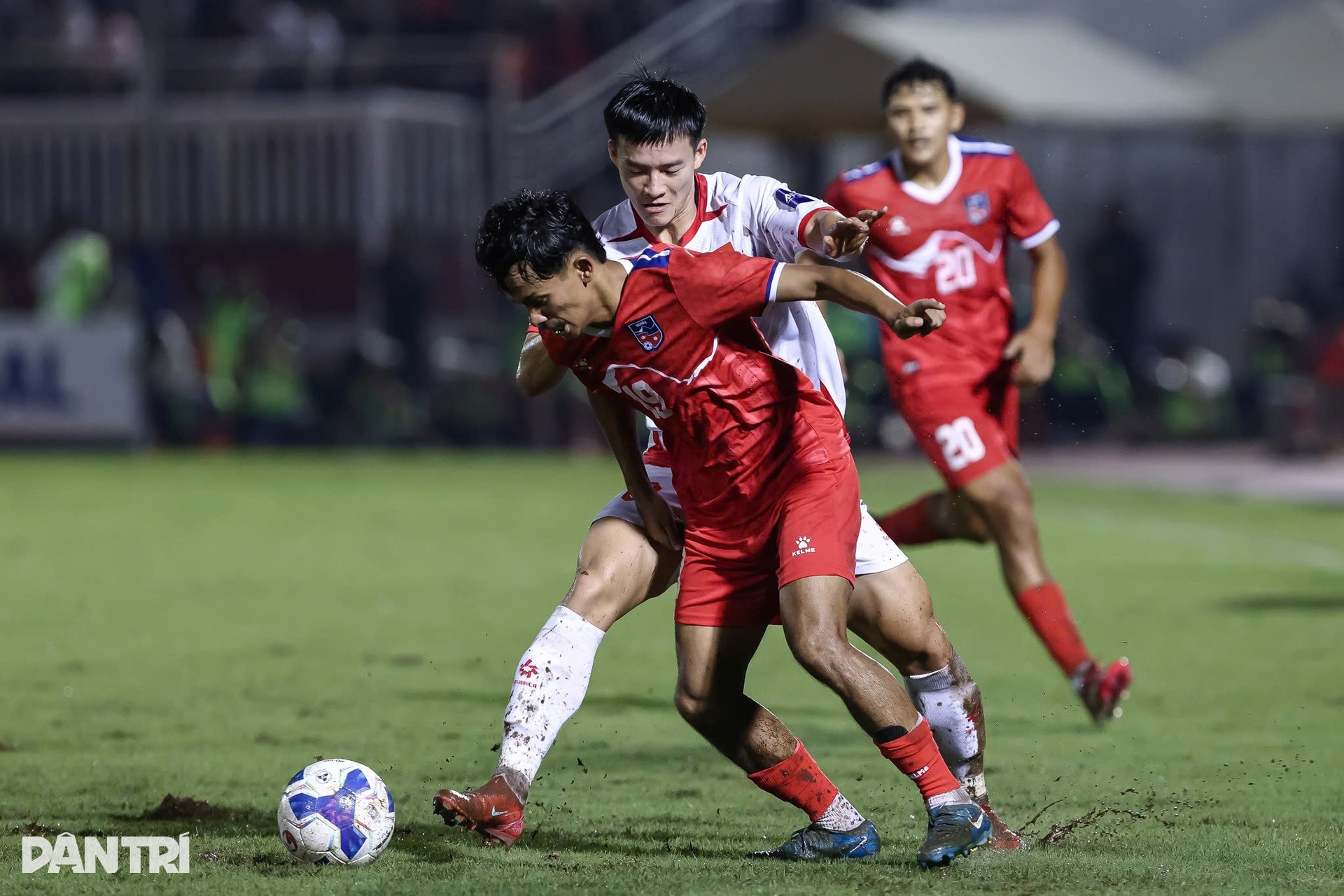 Tuyển Việt Nam hoàn tất cú đúp thắng Nepal nhờ pha phản lưới của đối thủ - 3 Tuyển Việt Nam hoàn tất cú đúp thắng Nepal nhờ pha phản lưới của đối thủ - 3