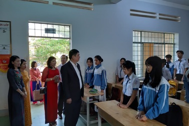 Đắk Lắk: Không cho xe đưa đón học sinh vào khuôn viên trường