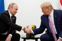 Ông Trump đề nghị viện trợ  máy thở giúp Nga ứng phó Covid-19