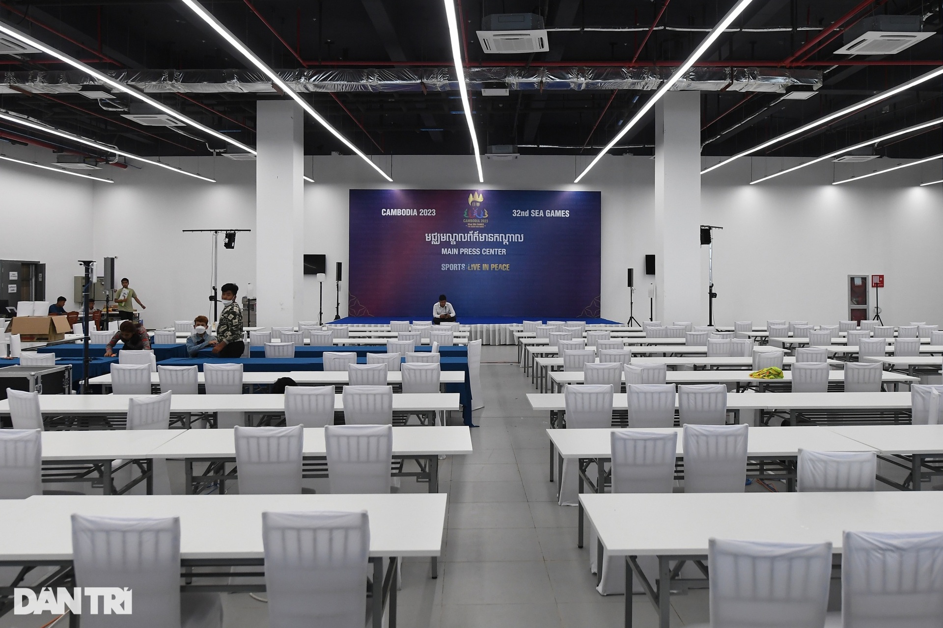 Bên trong đại bản doanh của hàng nghìn phóng viên tác nghiệp SEA Games 32 - 2 Bên trong đại bản doanh của hàng nghìn phóng viên tác nghiệp SEA Games 32 - 2