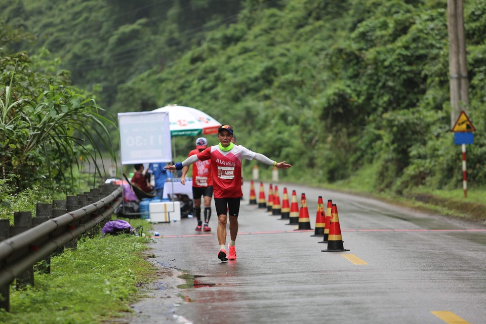 Ông Đoàn Ngọc Hải chinh phục 42km marathon tại Phong Nha - Kẻ Bàng - 2 Ông Đoàn Ngọc Hải chinh phục 42km marathon tại Phong Nha - Kẻ Bàng - 2