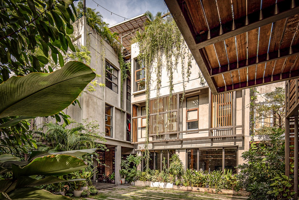 Dãy shophouse cũ kỹ hóa thành không gian sống bắt mắt - 3 Dãy shophouse cũ kỹ hóa thành không gian sống bắt mắt - 3