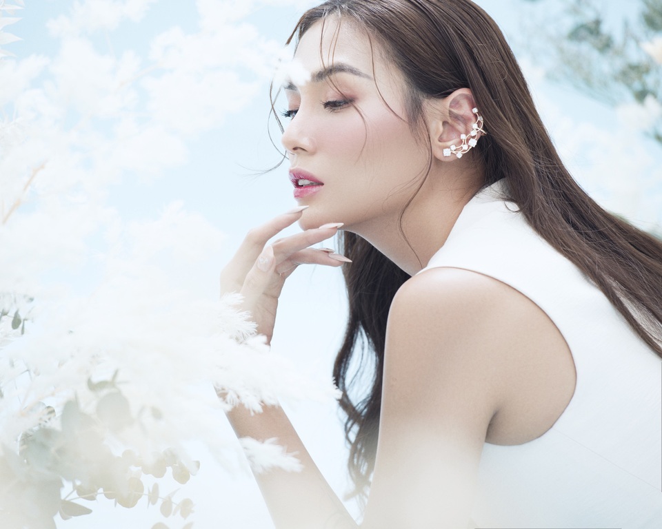 Võ Hoàng Yến: Giờ được làm cô dâu thật, chắc tôi khóc từ sáng đến đêm - 2 Võ Hoàng Yến: Giờ được làm cô dâu thật, chắc tôi khóc từ sáng đến đêm - 2