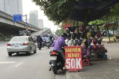 Người dân hoang mang giữa "ma trận" bảo hiểm xe máy
