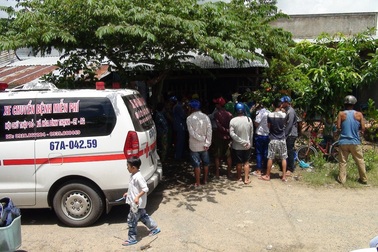 Ghen tuông, chồng đâm vợ 7 nhát rồi uống thuốc tự tử