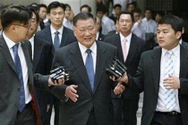 Chủ tịch Hyundai thoát án tù