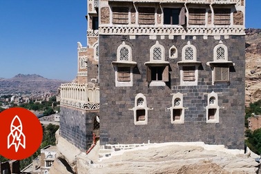 Chiêm ngưỡng công trình lâu đài “mọc” lên từ trụ đá