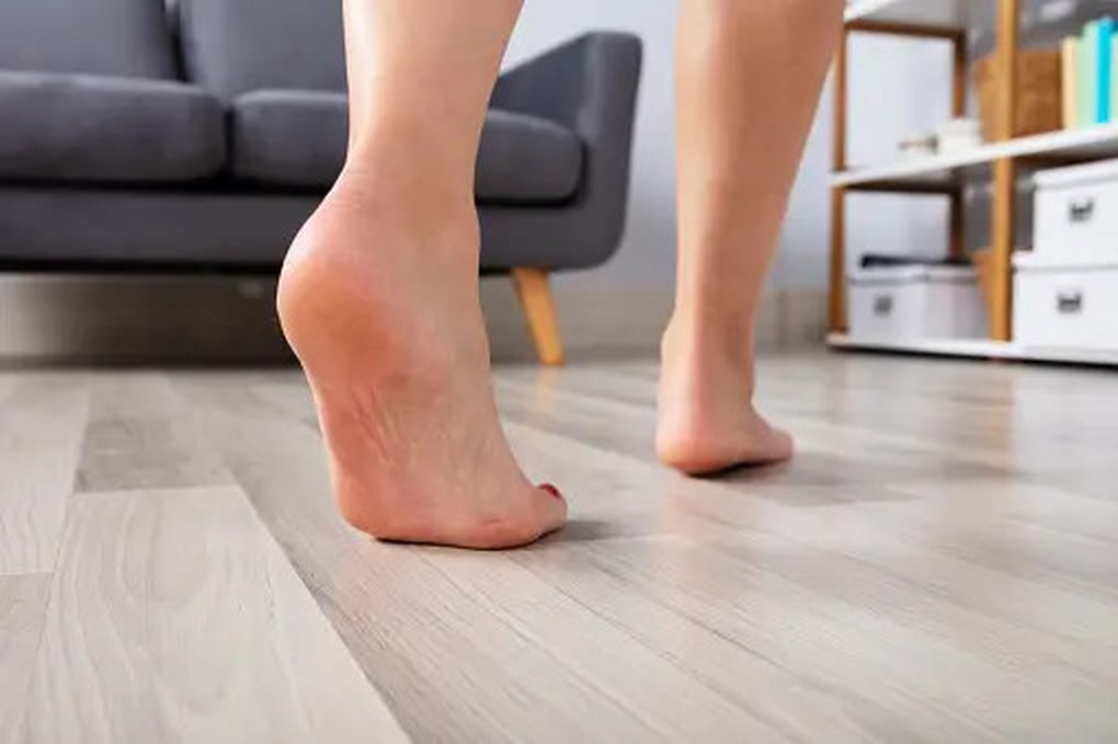 5 lợi ích sức khỏe khi đi chân trần - 1 5 lợi ích sức khỏe khi đi chân trần - 1