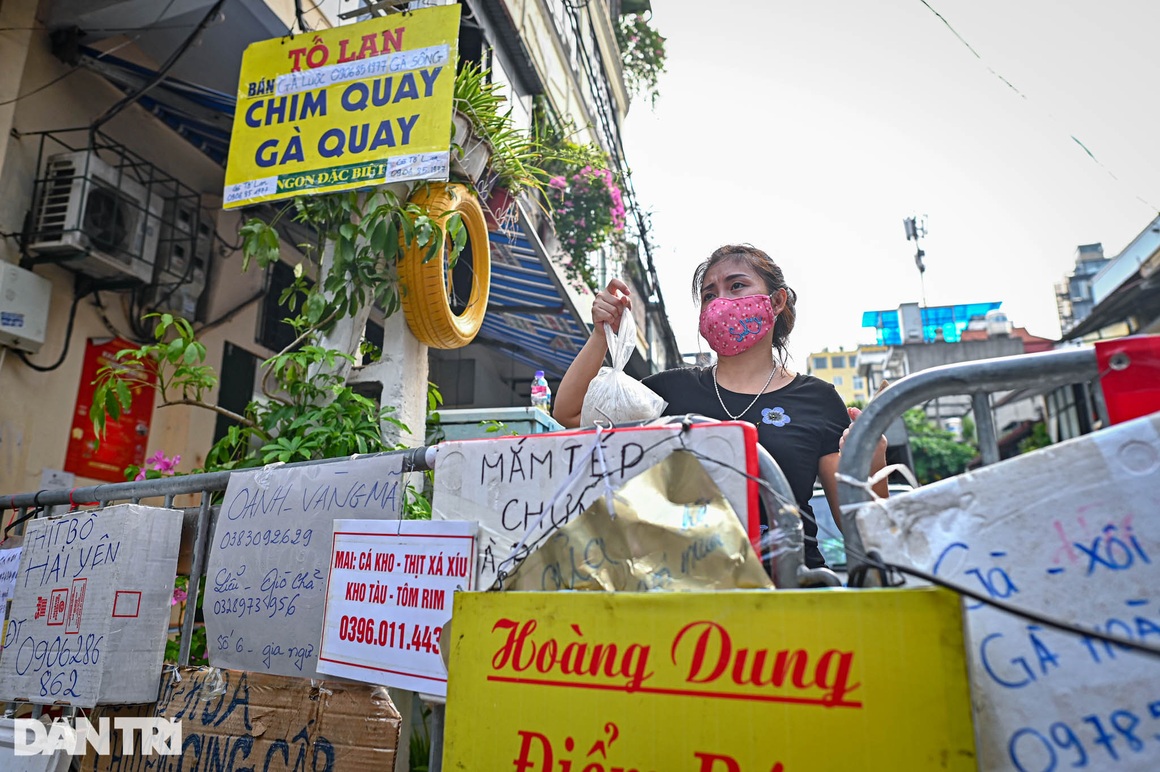 Độc lạ cách bán hàng mùa dịch chưa từng có tại khu chợ nhà giàu Hà Nội - 13 Độc lạ cách bán hàng mùa dịch chưa từng có tại khu chợ nhà giàu Hà Nội - 13