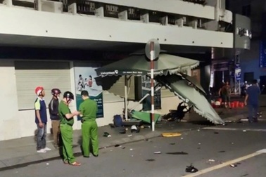 Xe máy kẹp 3 tông một phụ nữ buôn cá, 2 người tử vong