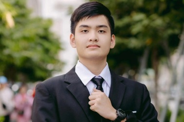 Thủ khoa lớp 10 chuyên ở TPHCM và thành tích luôn đứng đầu