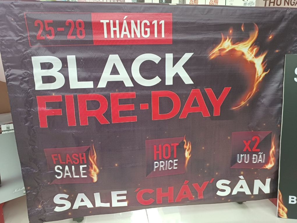 Nghịch lý dịp Black Friday: Khách vắng, chủ shop vẫn nói doanh thu tăng - 2 Nghịch lý dịp Black Friday: Khách vắng, chủ shop vẫn nói doanh thu tăng - 2