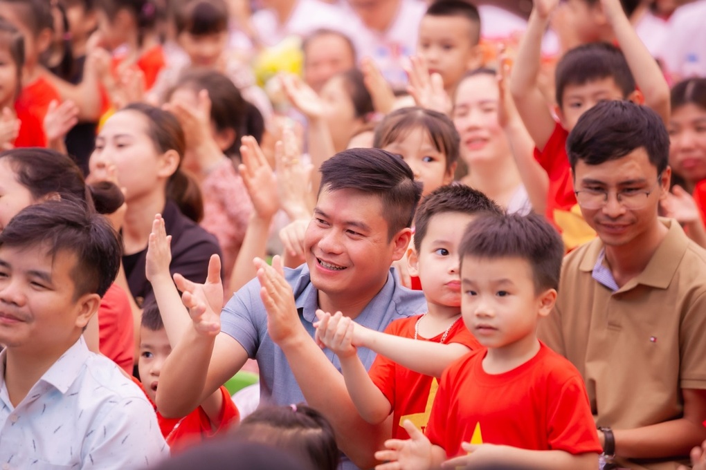 Chương trình Sinh con, sinh cha mang kiến thức đến hàng trăm gia đình Thanh Hóa - 4 Chương trình Sinh con, sinh cha mang kiến thức đến hàng trăm gia đình Thanh Hóa - 4
