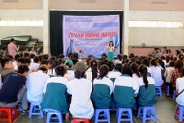 Quảng Bình: Đông đảo HS tham gia ngày hội “Tư vấn hướng nghiệp”