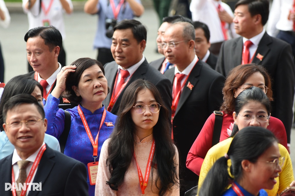 Nữ đại biểu trẻ nhất Đại hội Đảng bộ TPHCM - 1 Nữ đại biểu trẻ nhất Đại hội Đảng bộ TPHCM - 1