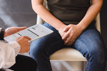 Người đàn ông khổ sở vì "cậu nhỏ" cương cứng nhiều tiếng trong giờ làm