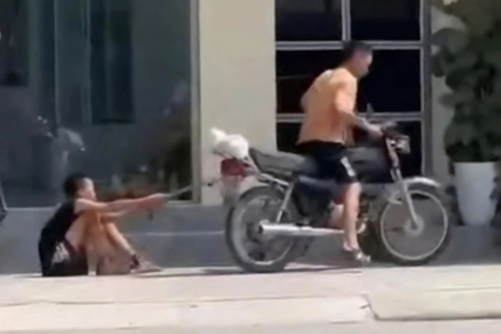 Công an vào cuộc vụ bé trai bị xích chân, kéo lê trên đường ở Hải Phòng - 1 Công an vào cuộc vụ bé trai bị xích chân, kéo lê trên đường ở Hải Phòng