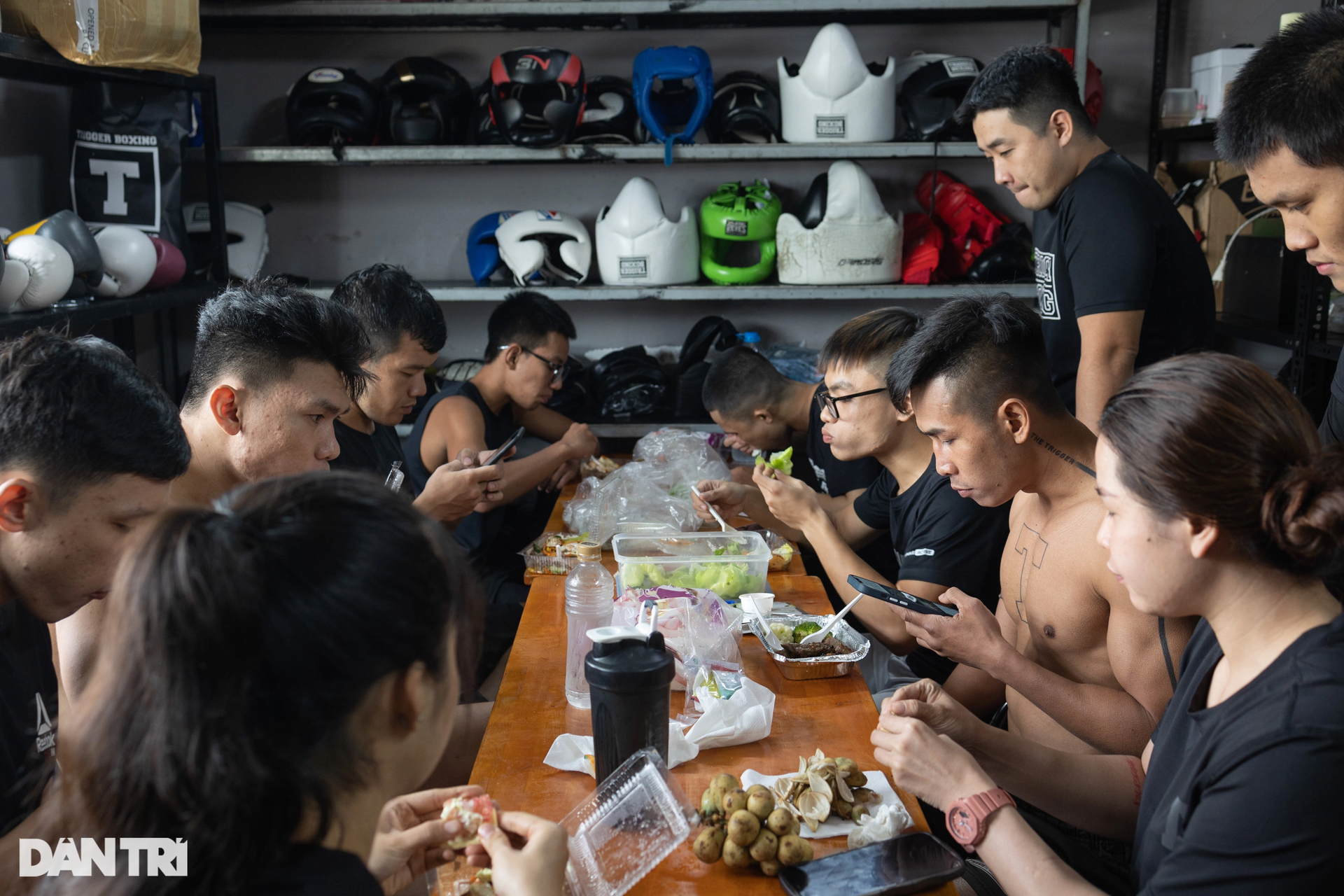 Võ sĩ Trần Văn Thảo ngày đêm khổ luyện cho trận tranh đai IBA thế giới - 9 Võ sĩ Trần Văn Thảo ngày đêm khổ luyện cho trận tranh đai IBA thế giới - 9