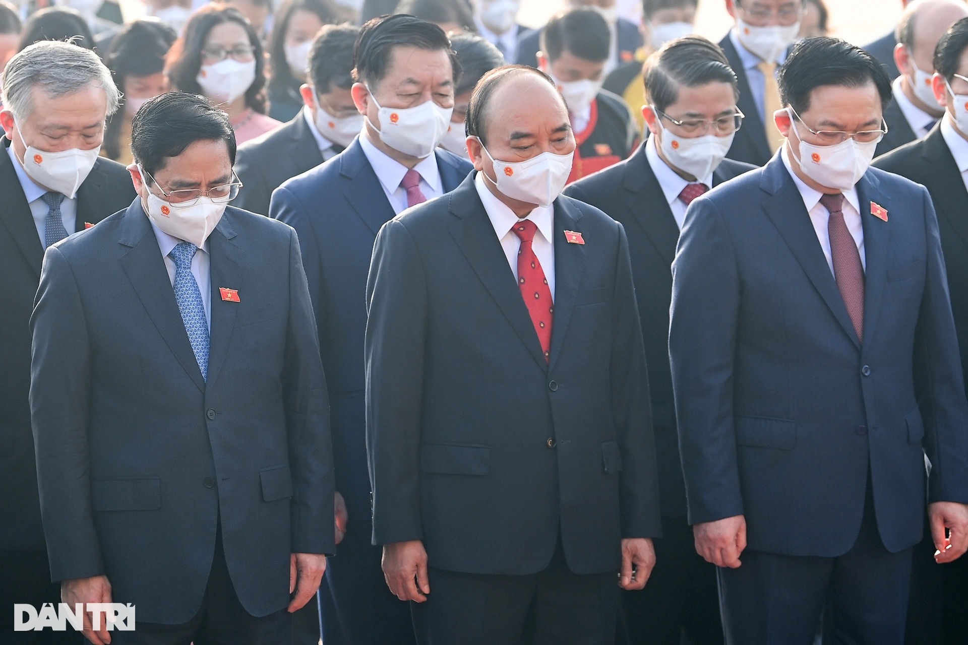 Đoàn đại biểu Quốc hội dự kỳ họp thứ 2 vào Lăng viếng Chủ tịch Hồ Chí Minh - 4 Đoàn đại biểu Quốc hội dự kỳ họp thứ 2 vào Lăng viếng Chủ tịch Hồ Chí Minh - 4