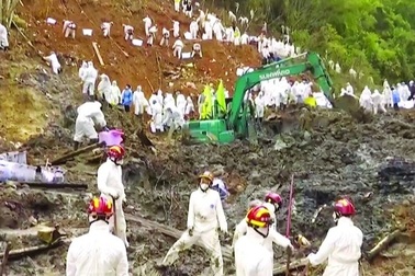 Tìm thấy hơn 10 giấy chứng nhận kết hôn tại hiện trường máy bay bị rơi