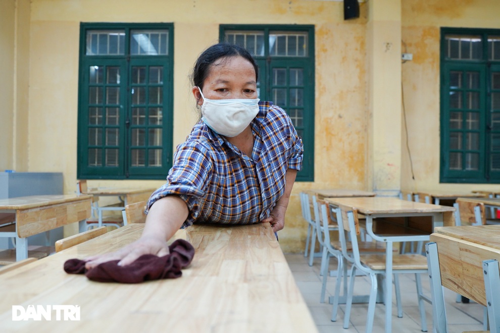 Trường học ở Hà Nội tất bật dọn dẹp chuẩn bị cho kỳ thi tuyển sinh lớp 10 - 5 Trường học ở Hà Nội tất bật dọn dẹp chuẩn bị cho kỳ thi tuyển sinh lớp 10 - 5