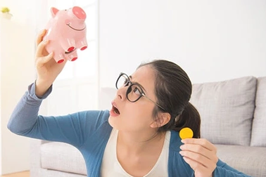 Lý do nhiều người trẻ thường xuyên hết tiền vào cuối tháng