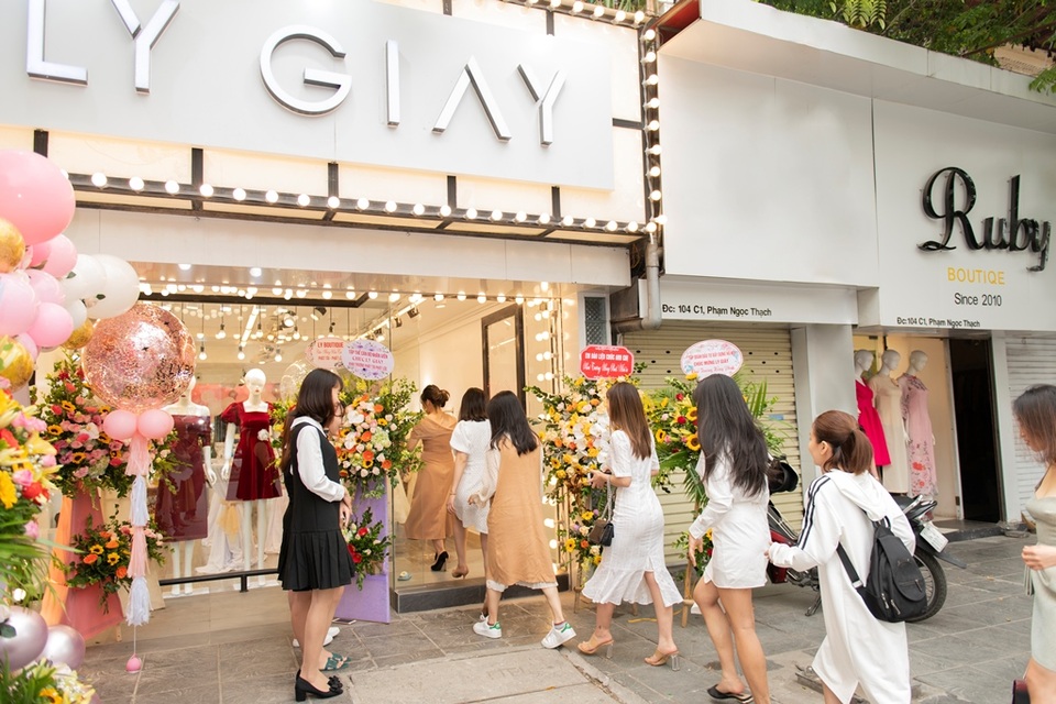 Kỷ niệm 8 năm thành lập, LY GIÀY “Sale khủng đồng giá 99k-199k” - 1 Kỷ niệm 8 năm thành lập, LY GIÀY “Sale khủng đồng giá 99k-199k” - 1