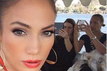 Sốc với bảng giá đi sự kiện cao “ngất ngưởng” của các sao thế giới