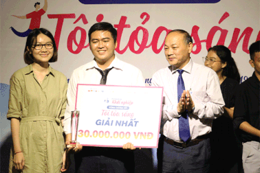 SV năm nhất giành giải Nhất cuộc thi khởi nghiệp nhờ ý tưởng phát triển quả quê