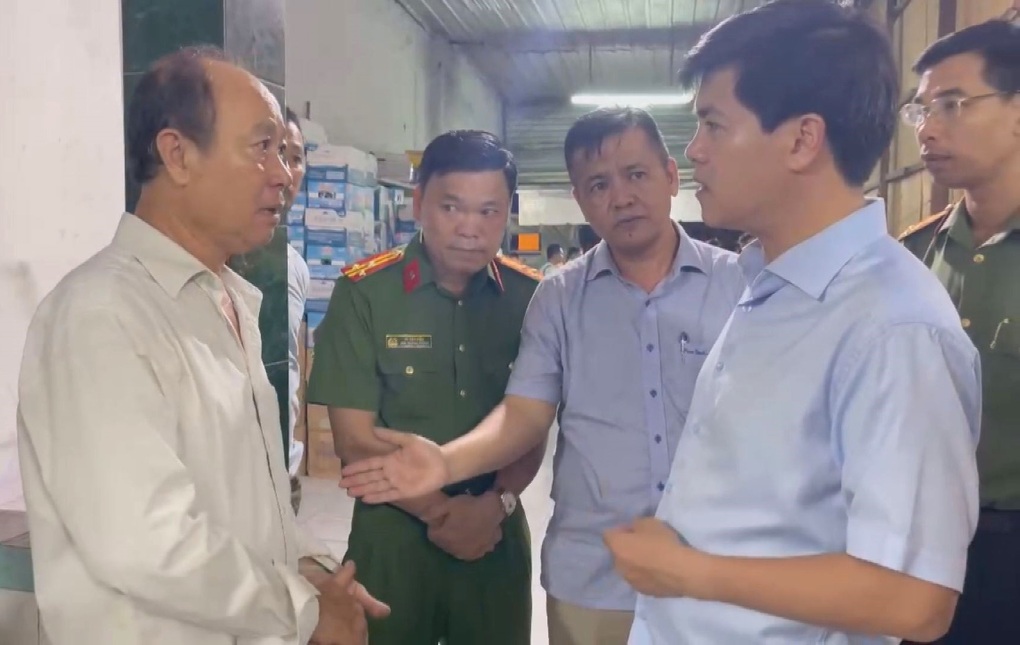 Hơn 5 giờ truy bắt nghi phạm sát hại chủ tiệm tạp hoá ở Đồng Nai - 2 Hơn 5 giờ truy bắt nghi phạm sát hại chủ tiệm tạp hoá ở Đồng Nai - 2