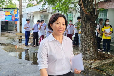 Thí sinh U70 đi thi tốt nghiệp THPT mong vào ngành sư phạm