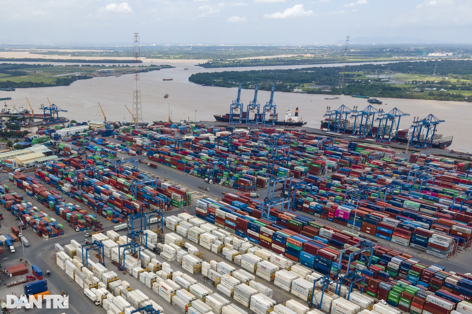 Cảng Cát Lái ở TPHCM gỡ nút thắt quá tải bãi container - 7 Cảng Cát Lái ở TPHCM gỡ nút thắt quá tải bãi container - 7