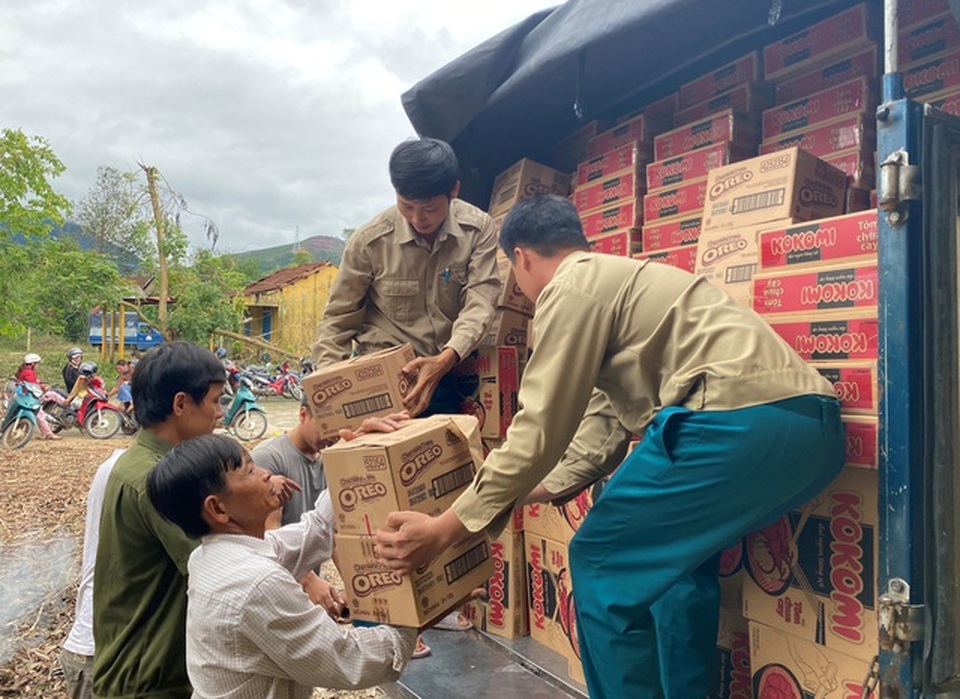 Bình Định: Hỗ trợ 3 tỷ đồng giúp đồng bào miền Trung bị thiệt hại do lũ lụt - 3 Bình Định: Hỗ trợ 3 tỷ đồng giúp đồng bào miền Trung bị thiệt hại do lũ lụt - 3