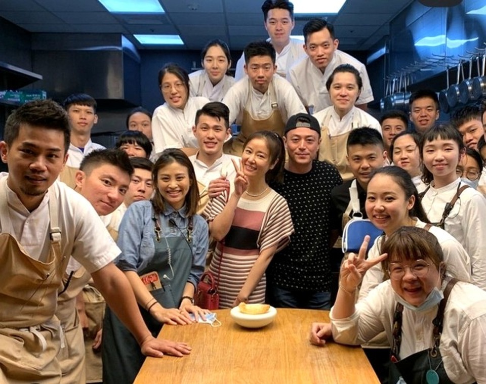 Lâm Tâm Như e lệ kỷ niệm ngày cưới với chồng, tiết lộ hôn nhân viên mãn - 2