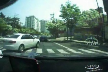 Vụ xe Hyundai Sonata tăng tốc đột ngột gây xôn xao 