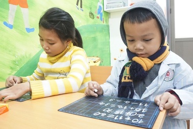 Ám ảnh "gia đình tan máu bẩm sinh", xót thương số phận những đứa trẻ!