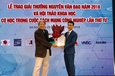 TS Vũ Văn Trường nhận Giải thưởng Tài năng cơ học Nguyễn Văn Đạo