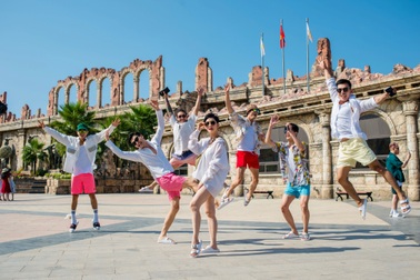 Siêu mẫu Xuân Lan thử thách học trò từ việc đúng giờ