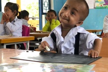 Bất ngờ trước sự thay đổi của cậu học trò tí hon 10 tuổi nặng 3,9kg