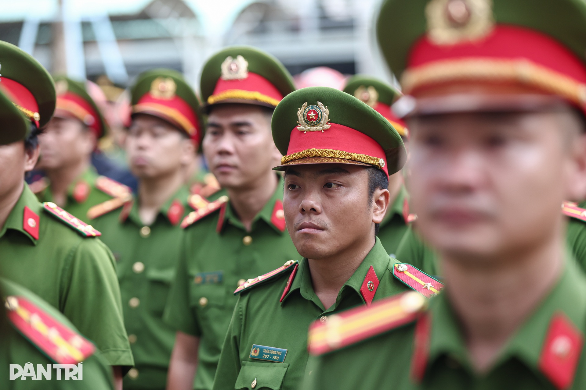 Trung tướng Mai Hoàng phát lệnh ra quân trấn áp tội phạm ở TPHCM - 9 Trung tướng Mai Hoàng phát lệnh ra quân trấn áp tội phạm ở TPHCM - 9