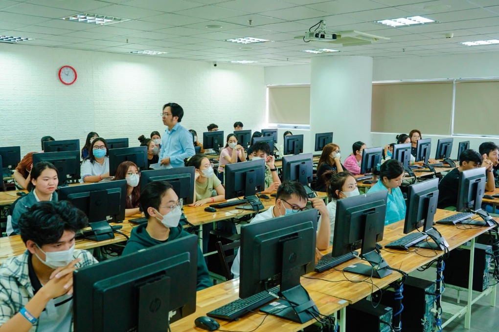 HIU công bố học phí nhập học năm 2023 cho tân sinh viên - 2 HIU công bố học phí nhập học năm 2023 cho tân sinh viên - 2