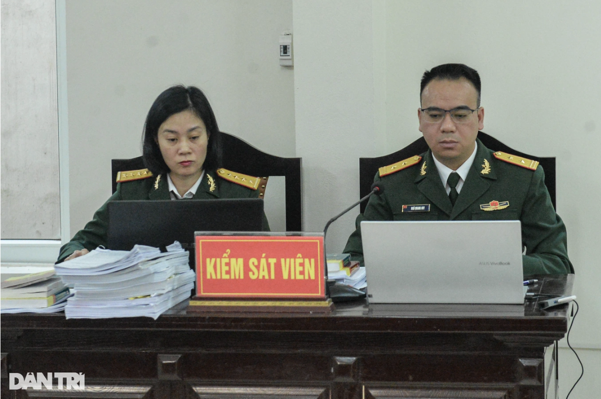 Diário do Julgamento do Viet A: O argumento do chefe do Viet A e o tapa do promotor - 3 Nhật ký xét xử Việt Á: Lý lẽ của ông chủ Việt Á và cái tát của VKS - 3